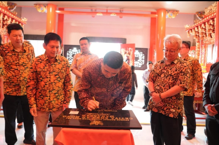 Wali Kota Munafri Tanda Tangani Prasasti Peresmian Cetiya Zhen An Kong Makassar