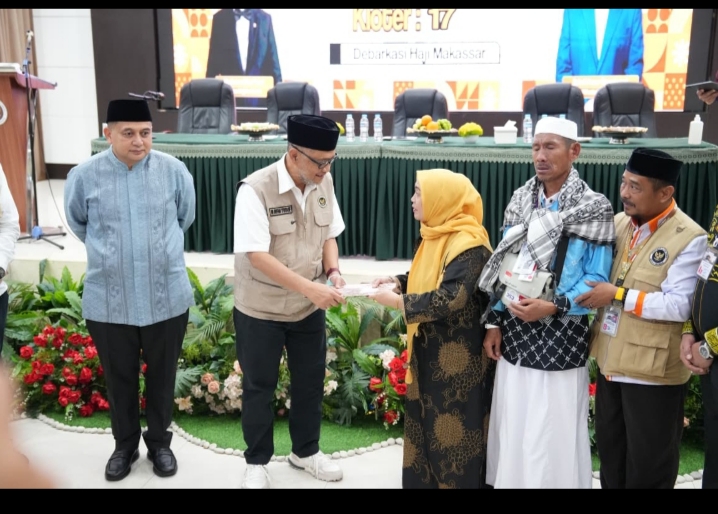 Wali Kota Appi Dampingi Menhaj RI Sambut Kepulangan Jemaah Haji Kota Makassar