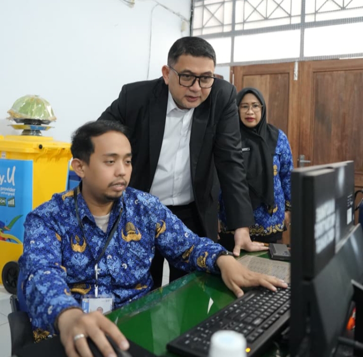 Pantau Verifikasi SPMB 2026, Wali Kota Munafri Tegaskan Tak Ada Ruang untuk Titipan dan Calo