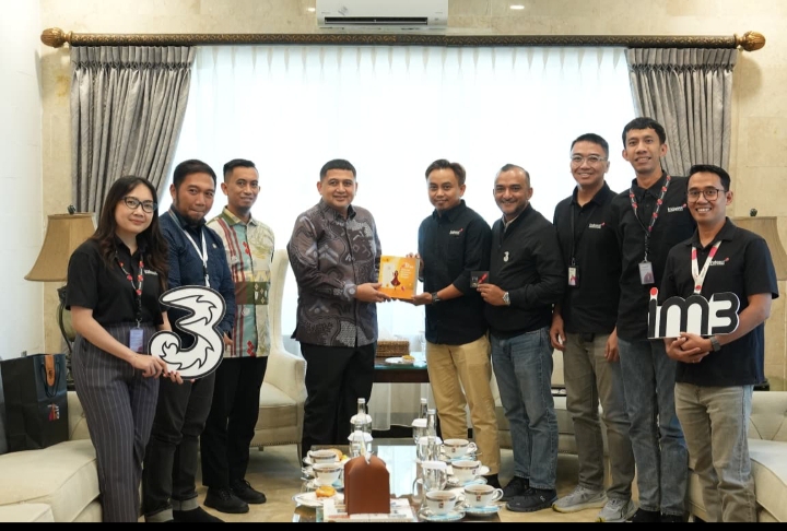Wali Kota Makassar Tawarkan Kolaborasi Smart Greenhouse Berbasis IoT dan Jaringan Kepulauan ke Indosat