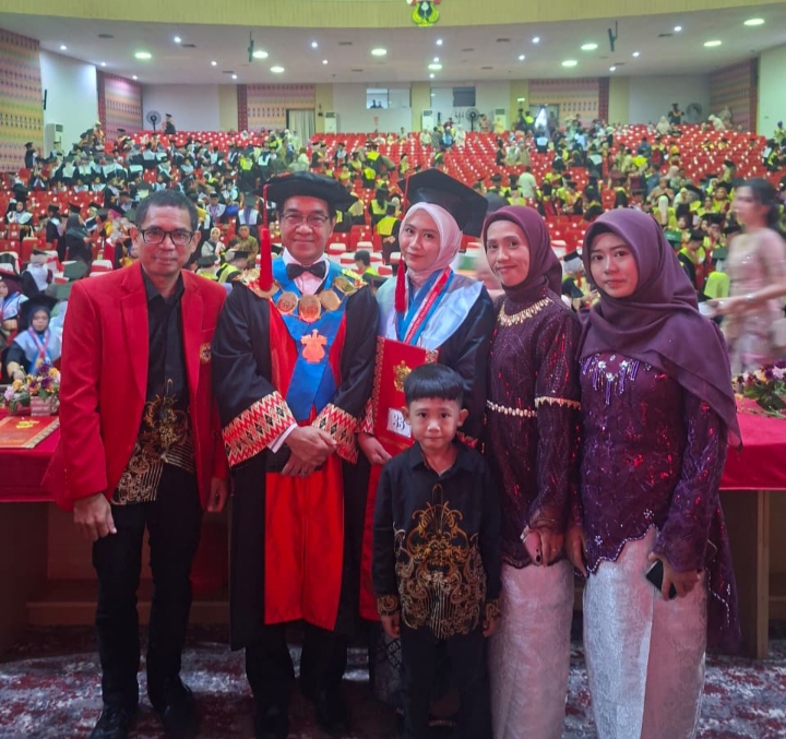 Buah Kerja Keras dan Doa Orang Tua, Audry Aisyah Pratiwi Raih Gelar Ners Cum Laude di Unhas