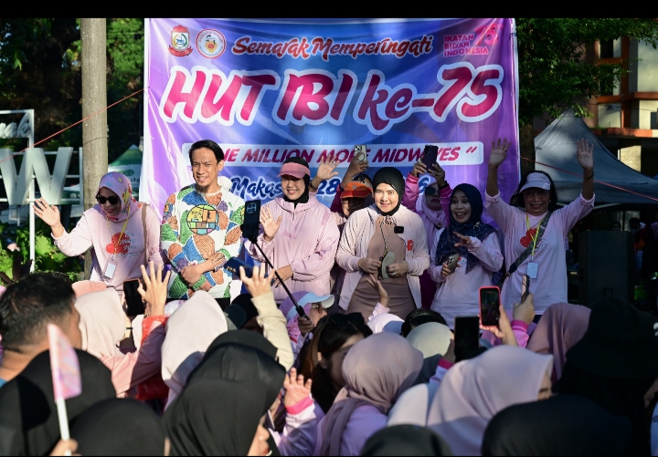 Wakil Wali Kota Makassar Lepas Peserta Jalan Sehat Peringati International Day of the Midwife dan HUT IBI ke-75