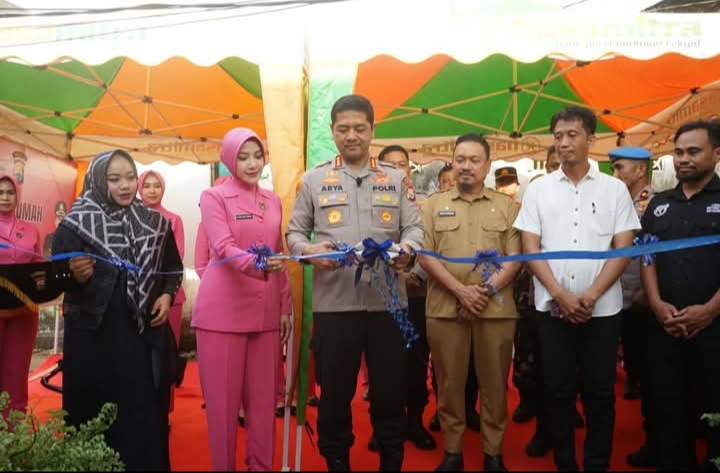 Mewakili Wali Kota Makassar, Kadis Perumahan dan Kawasan Permukiman Hadiri Peresmian Bedah Rumah Hari Bhayangkara ke-80 di Tallo
