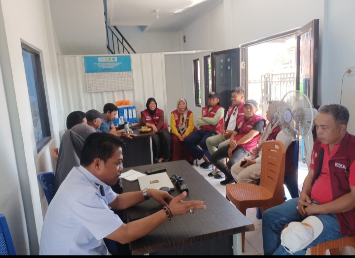 Rapat Koordinasi RT/RW Bahas Penanganan Sampah, Lurah Untia Ajak Perkuat Kolaborasi Lingkungan