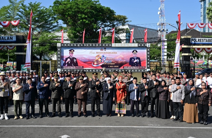 Hadiri Upacara Hari Bhayangkara ke-80, Aliyah Mustika Ilham Tegaskan Komitmen Perkuat Sinergi Pemkot dan Polri