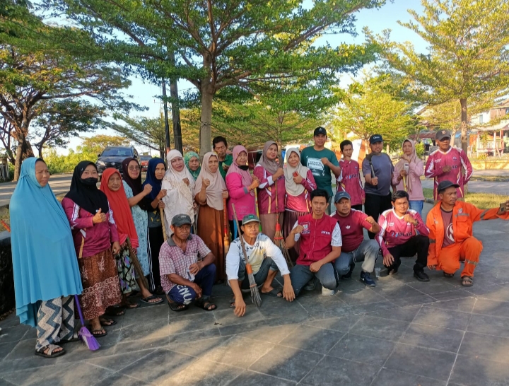 Ketua RT/RW Bersama Pemerintah Kelurahan Untia Gelar Jumat Bersih, Wujudkan Lingkungan Bersih dan Sehat