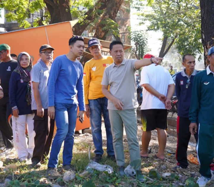 Camat Biringkanaya Pimpin Kerja Bakti di Bundaran Perumnas Sudiang, Ajak Warga Wujudkan Lingkungan Bersih dan Budaya Pilah Sampah