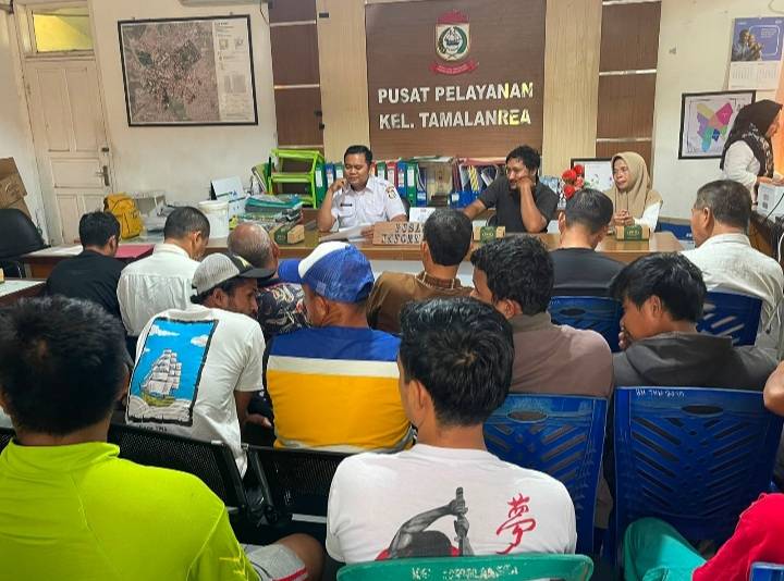 Lurah Tamalanrea Pimpin Rakor Kesiapan Pengangkutan Sampah Terpilah, Perkuat Sistem Pengelolaan Berbasis RW