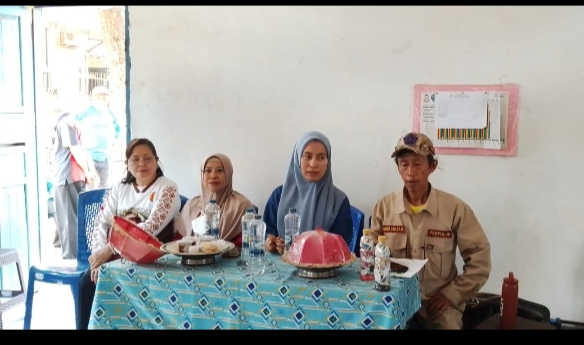 Lurah Bakung Dampingi Sosialisasi Pemilahan dan Pengolahan Sampah di RW 04