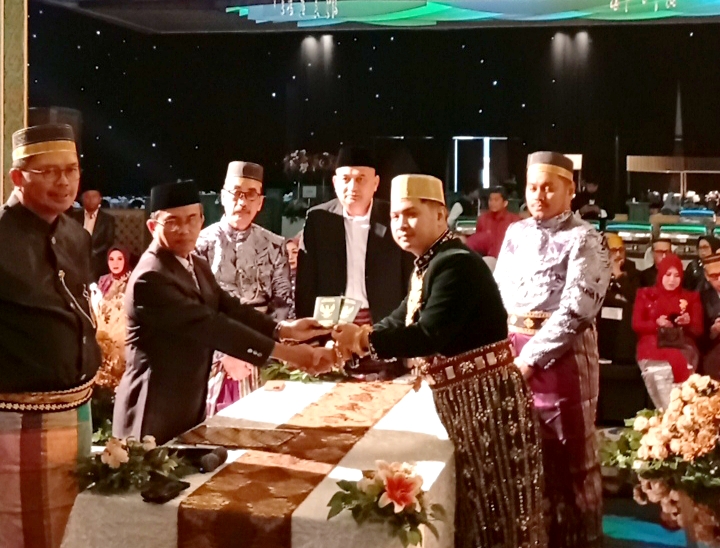 Walikota Makassar Hadiri dan Menjadi Saksi Pernikahan dr. Andi Widya Sumpala dan dr. Andi Muhammad Fadhil Wardihan
