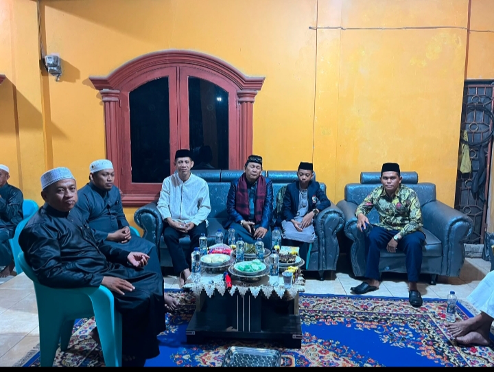 Lurah Parangloe Hadiri Malam Pertama Takziah Almarhumah Hj. Nurlia binti H. Yaha