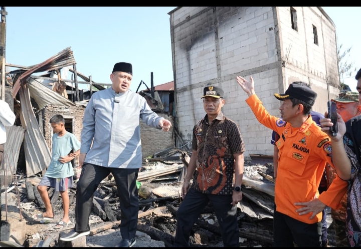 Camat Tallo Dampingi Wali Kota Makassar Tinjau Lokasi Kebakaran di Tallo Pastikan Kebutuhan Warga Terpenuhi