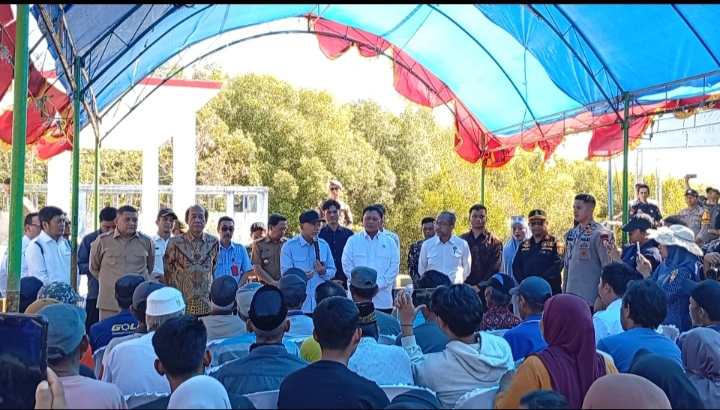 PLT Direktur Utama PDAM Kota Makassar Dampingi Wali Kota Makassar Dalam Kunjungan Menko Pangan Tinjau Kampung Nelayan Merah Putih di Untia