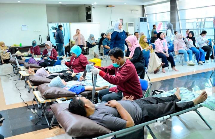 Semarak HUT ke-102, Perumda Air Minum Makassar dan Karang Taruna Gelar Donor Darah