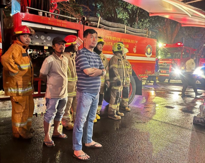 Camat Panakkukang Syahril, S.STP Hadir Langsung di Lokasi Kebakaran Mall Nipah