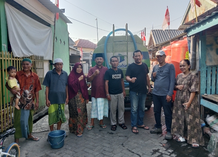 Warga RW 4 Bulurokeng Terima Bantuan Air Bersih, Muhammad Idrus Apresiasi Kepedulian PDAM Makassar