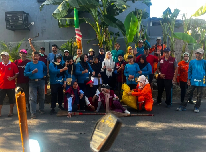 Jumat Bersih, Lurah Bakung Nani Handayani Ajak Warga Jaga Kebersihan Lingkungan