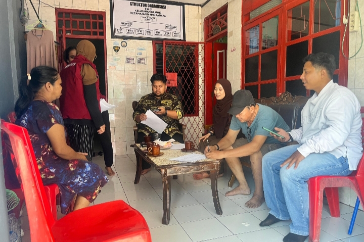 Lurah Bakung Turun Langsung Pantau Pendataan Perlinsos di Setiap RW