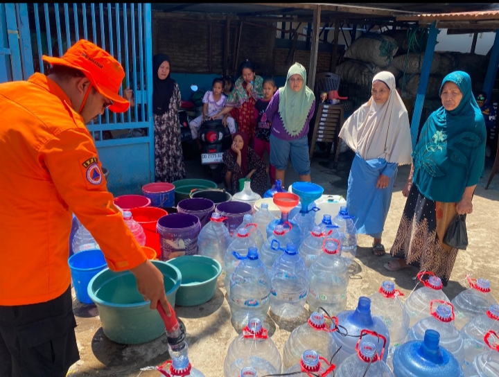 Kolaborasi Lintas Sektor, Pemkot Makassar Salurkan Bantuan Air Bersih ke Warga Terdampak Kekeringan
