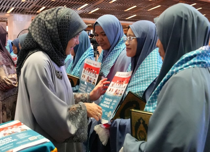 Wakil Wali Kota Makassar Hadiri Pengukuhan 10.000 Guru Al-Qur’an dan Pembukaan Muktamar V Wahdah Islamiyah