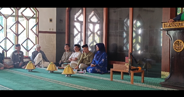 Sekcam Tamalanrea Hadiri Maulid Nabi di Buntusu, Ajak Warga Teladani Akhlak Rasul dan Dukung Program Pemilahan Sampah