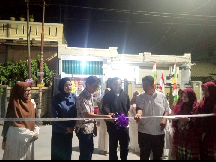Lurah Laikang Dampingi Wakil Ketua DPRD Makassar Resmikan Jalan Beton RT 01 RW 12
