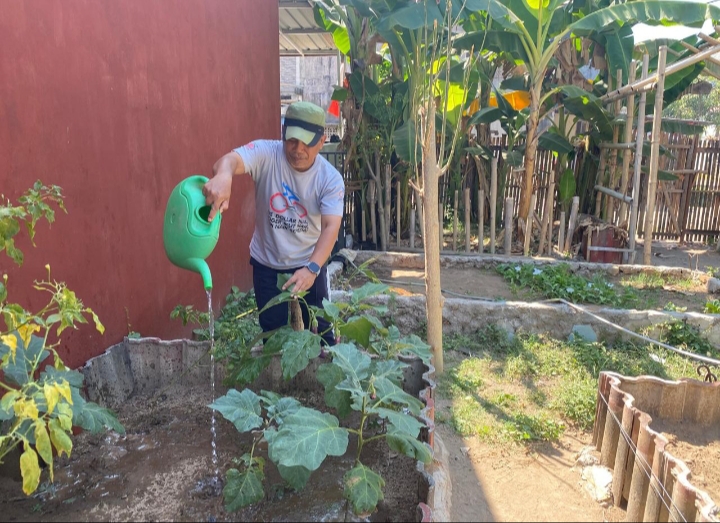 WARGA RT 08 RW 05 KEL. BUNTUSU BANGUN TAMAN KWT PURNAMA WUJUDKAN LINGKUNGAN HIJAU DAN PRODUKTIF