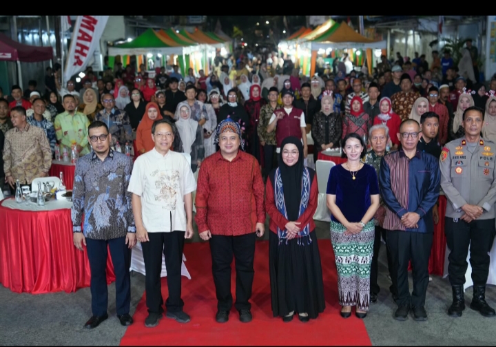 Munafri-Melinda Nikmati Pentas Anak-Anak Warga di Pesta Rakyat Kecamatan Wajo