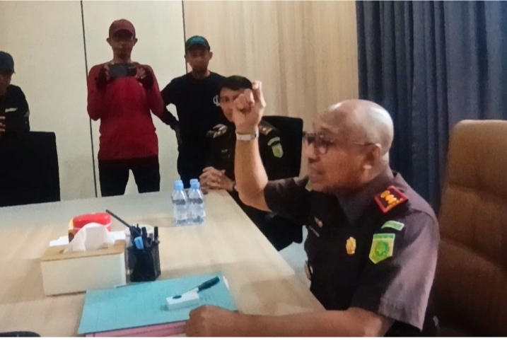 Kajari Luwu Timur Tegaskan Tak Akan Mundur Usut Kasus Seragam Sekolah dan Ambulans CSR Vale
