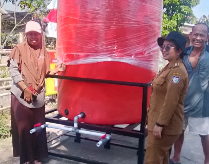 Lurah Paccerakkang Terima Bantuan Tandon Air 2.200 Liter dari BPBD Makassar