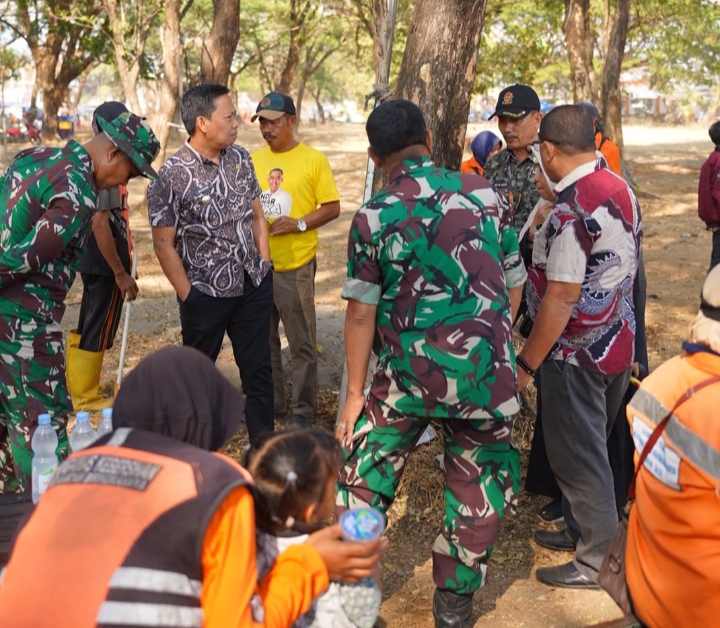 Camat Biringkanaya Pimpin Kerja Bakti di GOR Pajjaiyang, Dorong Warga Pilah Sampah dari Rumah