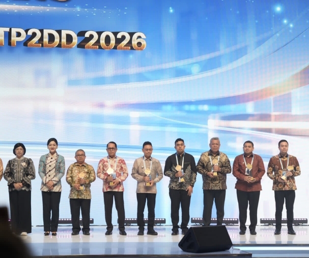Dinilai Berhasil Percepat Digitalisasi Layanan Pemerintah, Munafri Antar Makassar Raih Predikat Kota TP2DD Terbaik