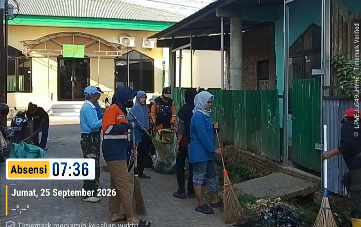 Lurah Bakung Nani Handayani Turun Langsung, Ajak Warga RW 06 Jaga Kebersihan Lingkungan