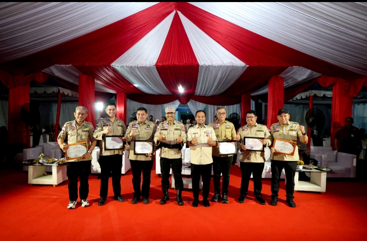 Wali Kota Makassar Terima Penghargaan Mensos RI atas Dedikasi Penanggulangan Bencana